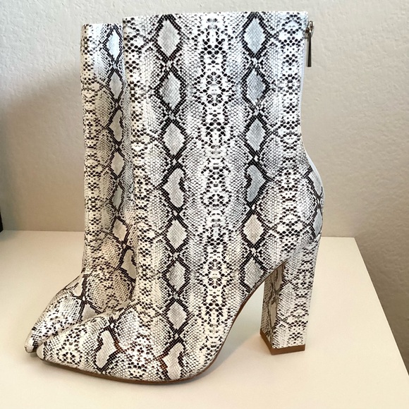 \RAYE\ Easton Snakeskin Print Booties - Picture 3 of 16